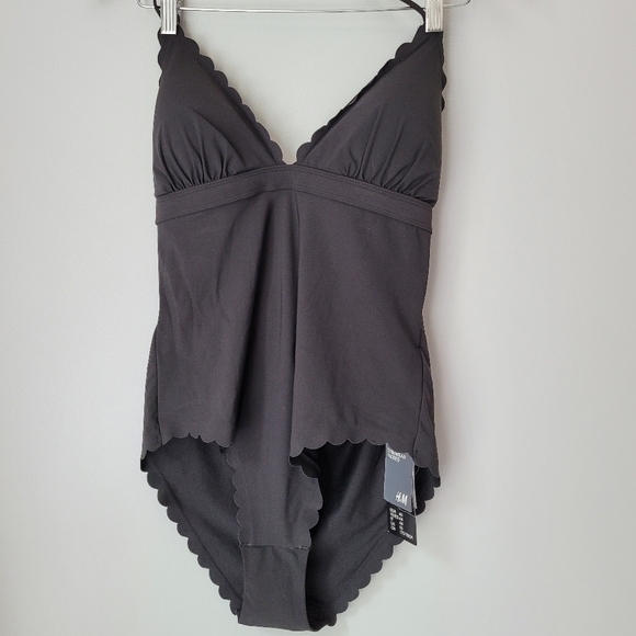 H&M Halterneck swimsuit - Picture 3 of 13